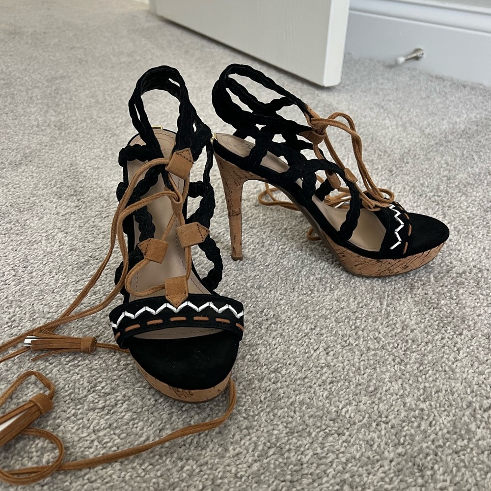 Guess “Adrita” Black and Tan Women's Heels